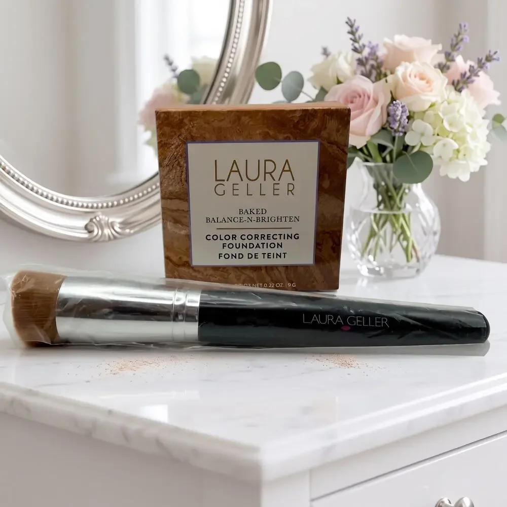 Laura Geller Baked Balance-N-Brighten Powder Foundation + Face Brush Set